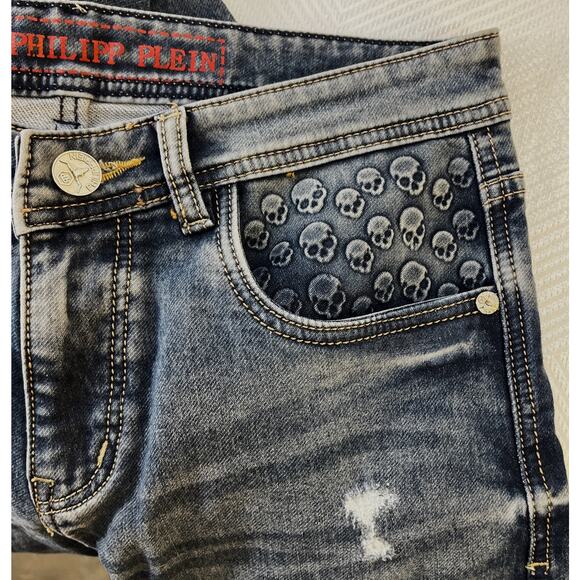 Philipp Plein Capri Jeans Women's Embossed Skulls W32 L25 Faded Black Distressed - Picture 3 of 6